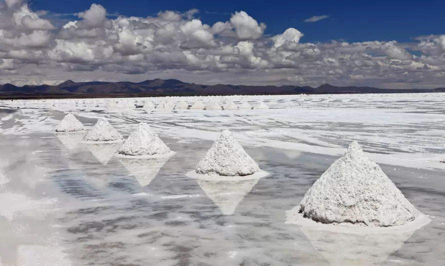 Seis empresas son preseleccionadas para competir por contratos de explotación de litio en Bolivia