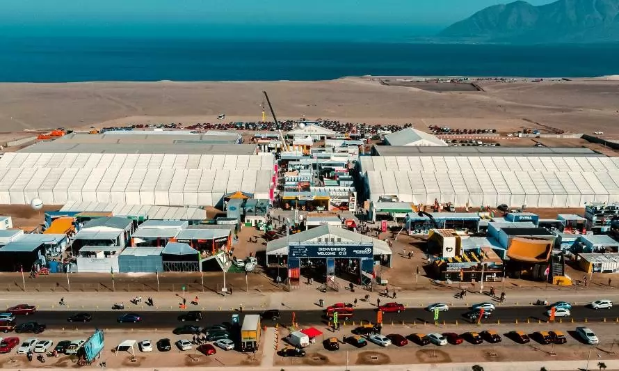 Exponor 2002: el reencuentro del ecosistema minero en Antofagasta 