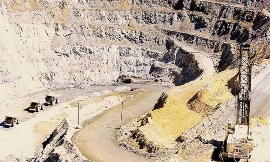 Proyecto Quellaveco de Perú logra su primera producción de cobre  
