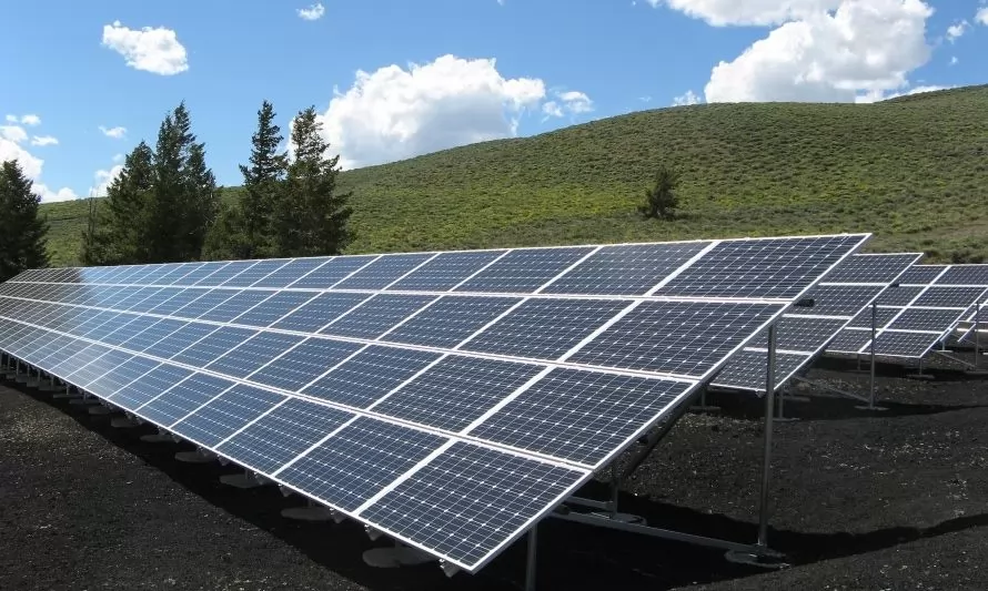 Banco Santander avanza en la construcción de plantas solares para compensar su consumo energético