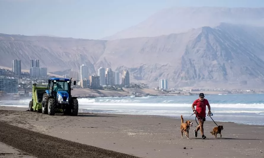 Máquina limpiadora de playas ha retirado más de 340 toneladas de residuos de zona costera de Iquique