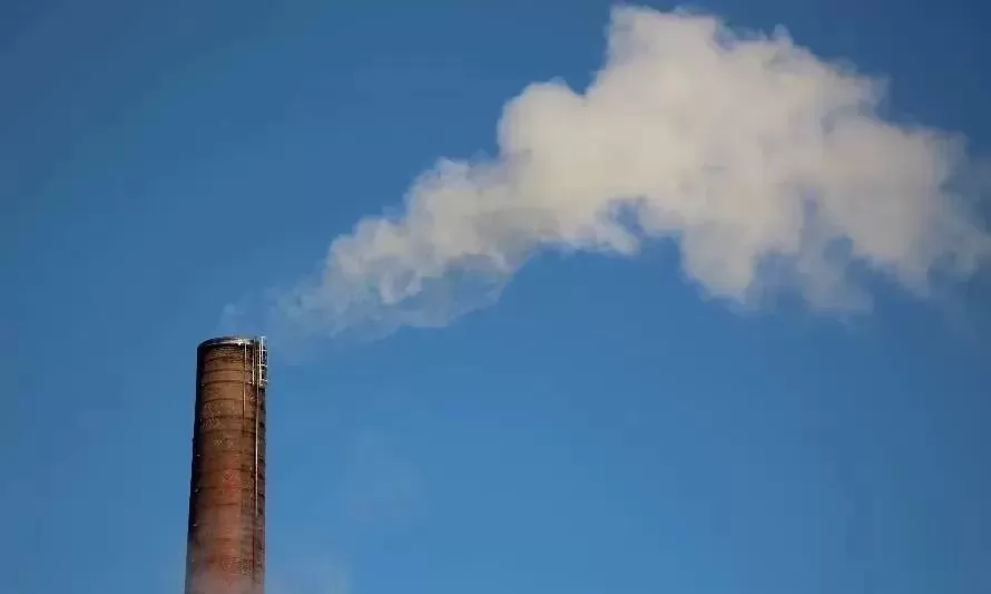 Informe revela que la mitad de las centrales eléctricas en EE.UU. violan la regla de las cenizas de carbón