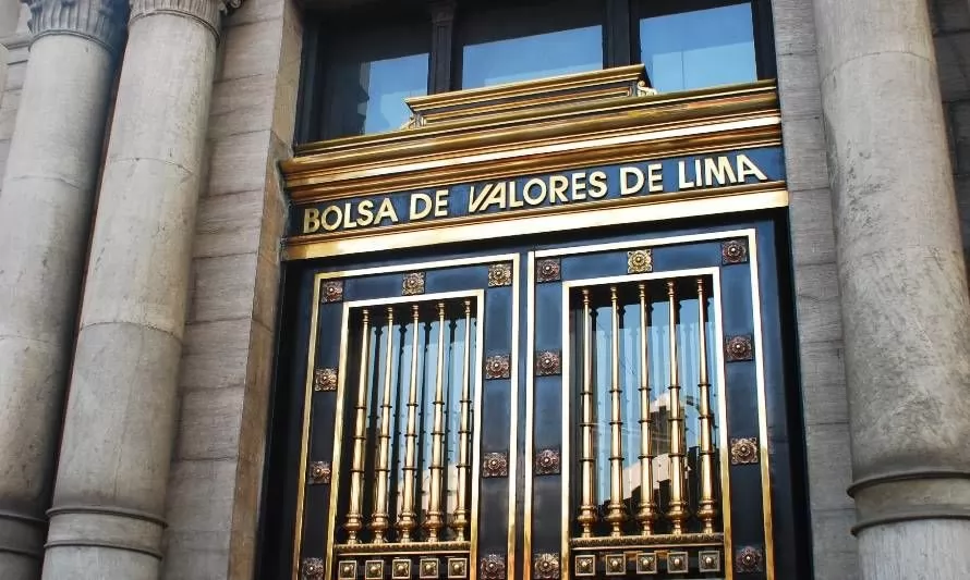 Bolsa de Valores de Lima opera en rojo debido al mal desempeño del sector minero y financiero