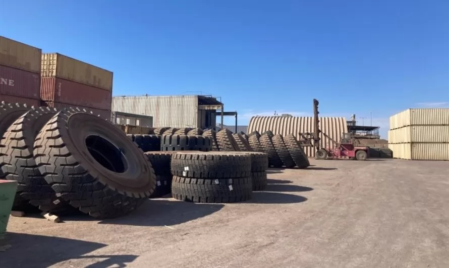 Terminal Antofagasta bate récord tras operar neumáticos mineros más grandes que ha recibido