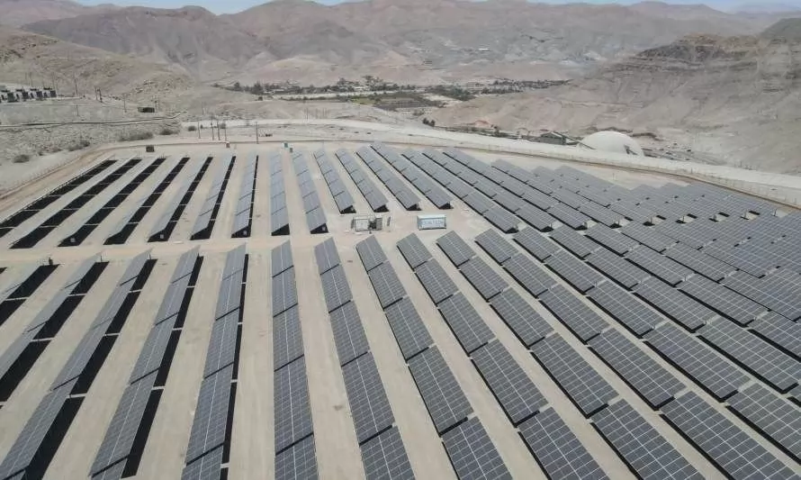 Pucobre inauguró la primera planta fotovoltaica sobre un tranque de relaves cerrado