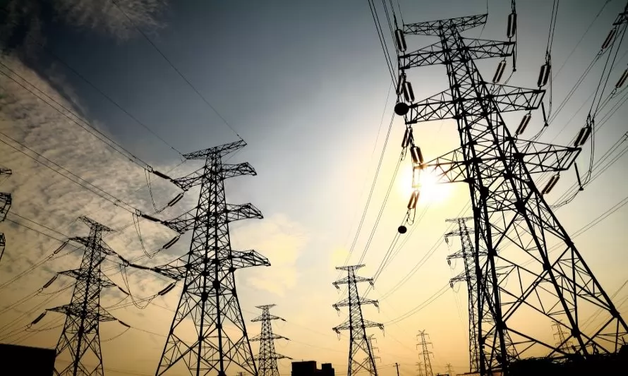 Industria energética rebate propuesta de Gobierno que busca regular el "crucial" reglamento de potencia para el sector