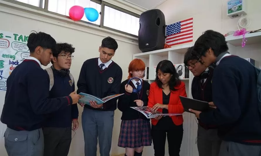 Liceo Bicentenario Luis Cruz Martínez cuenta con nuevo laboratorio de inglés