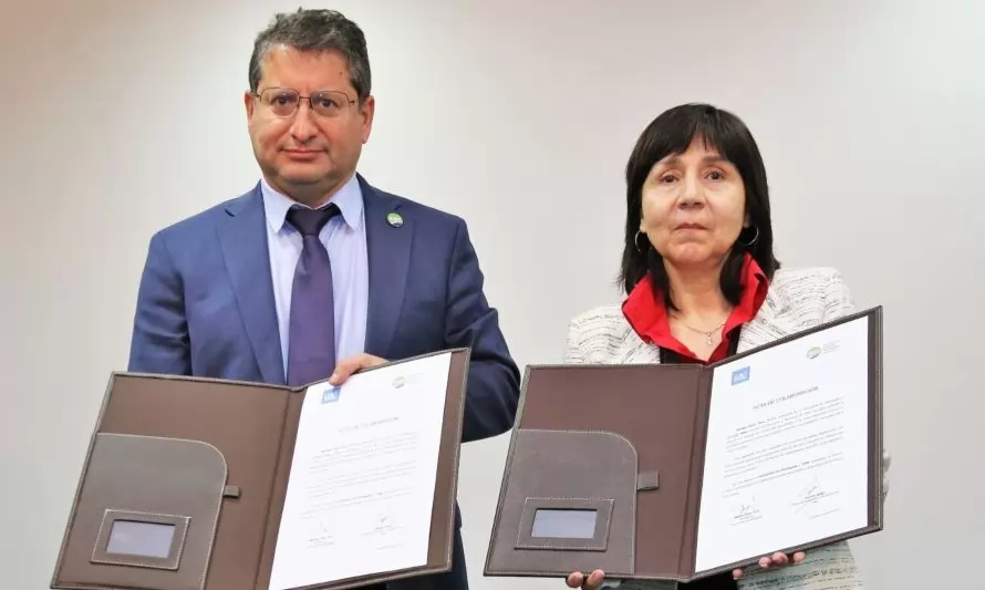 SQM y UA firman convenios que potenciarán el desarrollo de procesos sustentables en torno al litio