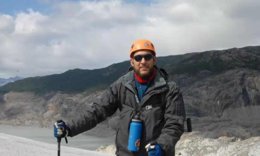 Investigador del AMTC participa de expedición científica al Glaciar Grey