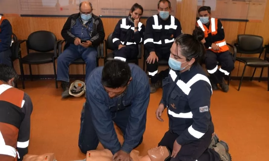 Trabajadores de Chuquicamata se capacitan en RCP y maniobra de Heimlich