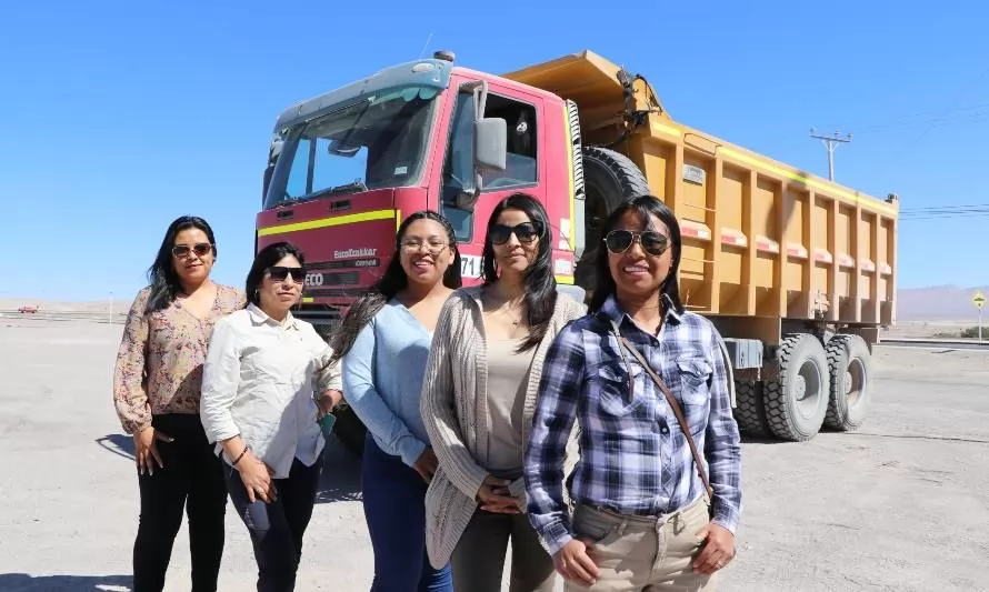 Capacitan a 20 mujeres de Calama y Alto El Loa para operar camiones tolva