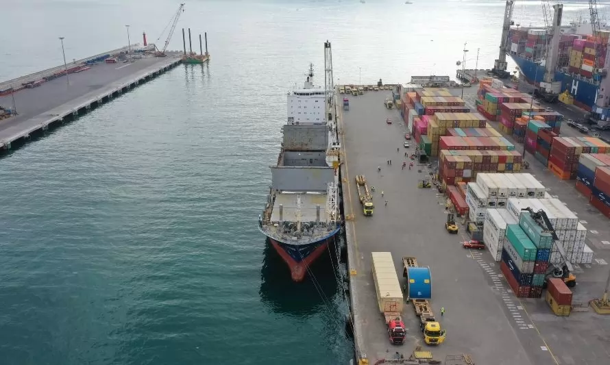 Collahuasi comienza 2023 con nueva transferencia de carga en Puerto de Iquique