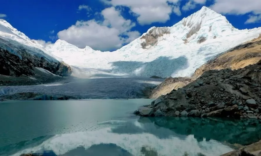 Expertos en glaciares insisten en que se cree una normativa para proteger los grandes cuerpos de hielo en Chile