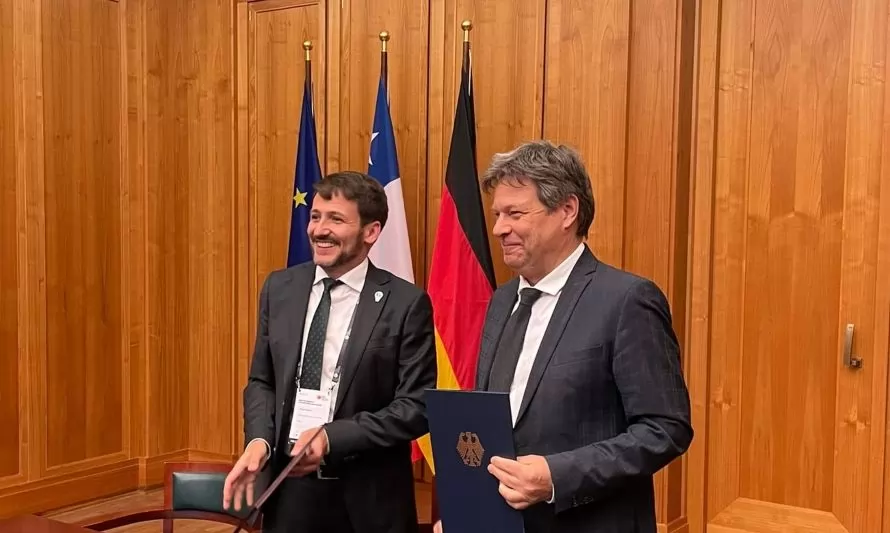 Ministro Pardow firma ampliación de acuerdo sobre Energía con Alemania
