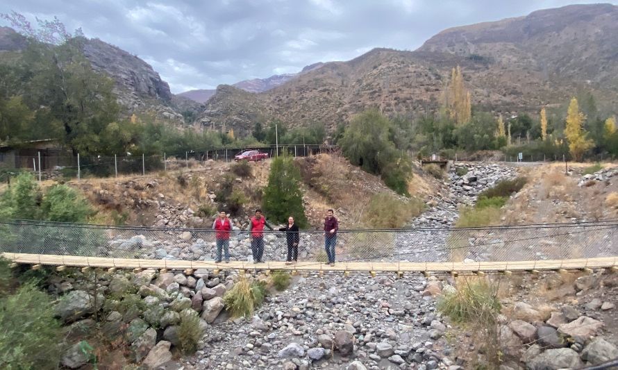 Codelco Andina apoya reparación de puentes cimbra en localidades del Camino Internacional