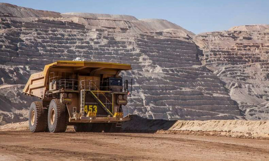 Gobierno federal de EE.UU no considera el cobre como mineral crítico y afecta minera de Luksic