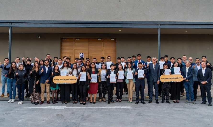 28 egresados del Liceo de Pica son contratados por Collahuasi y empresas de la industria minera en Tarapacá