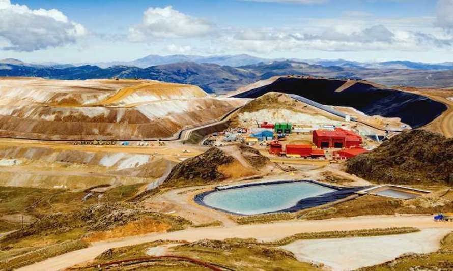 Newmont pospone inversión en proyecto Yanacocha en Perú para optimizar flujo de efectivo