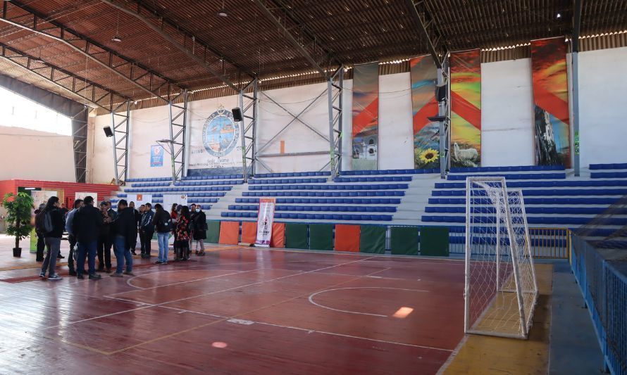 Butacas del Estadio Techado de Calama son renovadas gracias a la alianza con Codelco Distrito Norte