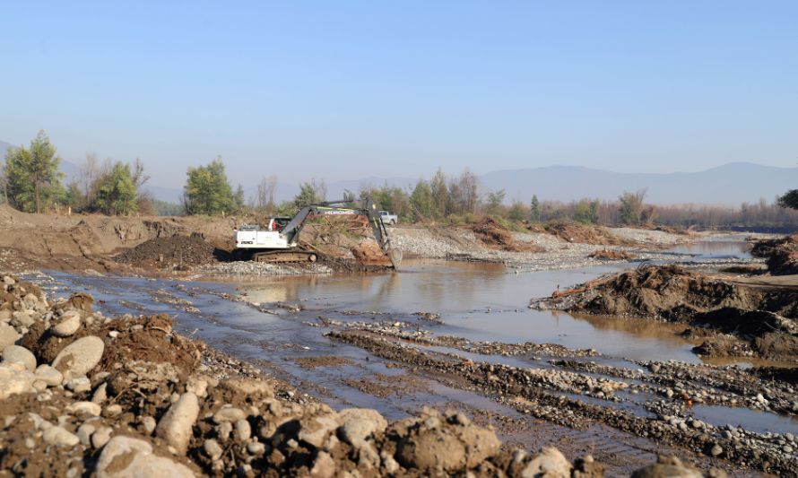 El Teniente mantiene apoyo a comunidades afectadas por desborde del río Cachapoal