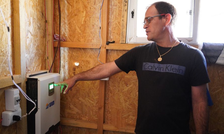 Codelco entrega kits de energía solar para 27 familias de Caleta Urco de Tocopilla