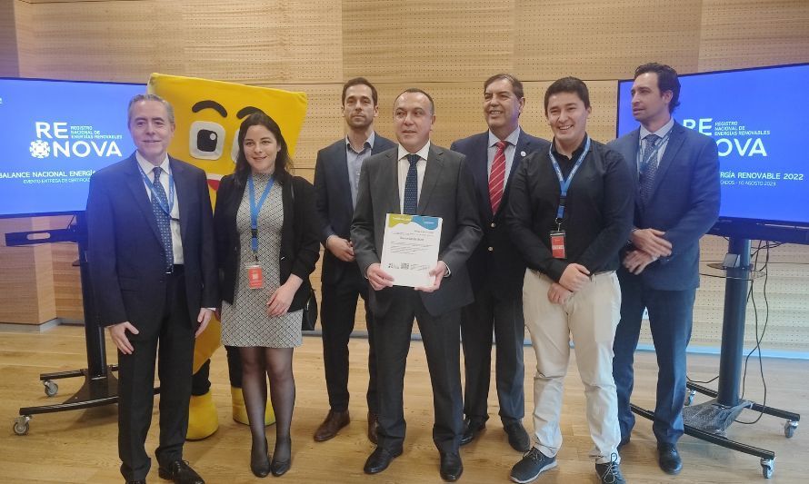 Coordinador Eléctrico Nacional entrega certificados de energías renovable