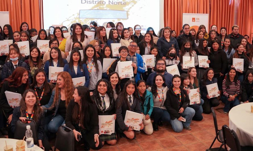 Mentoras comparten inspiradoras historias de vida durante encuentro de la Escuela de Mujeres Líderes de Codelco Distrito Norte