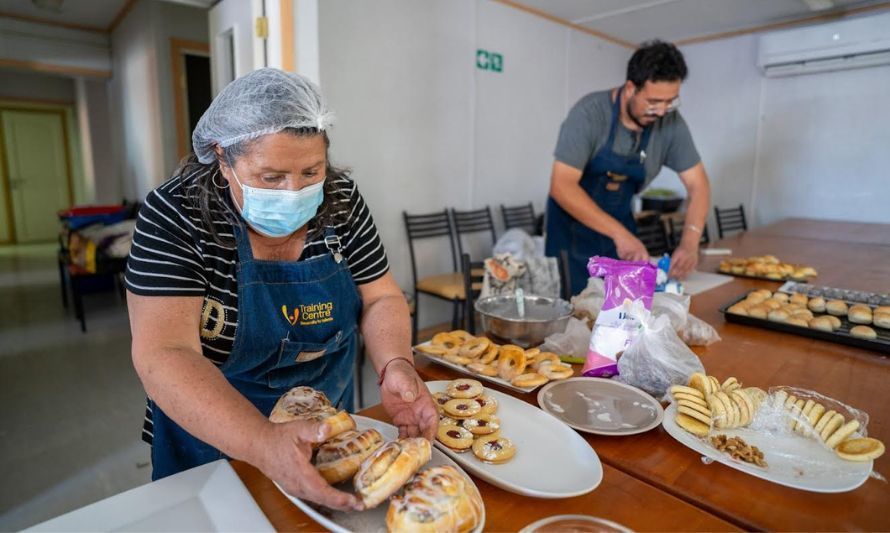 Proyecto favorecerá inserción laboral de 40 vecinas y vecinos de Sierra Gorda 