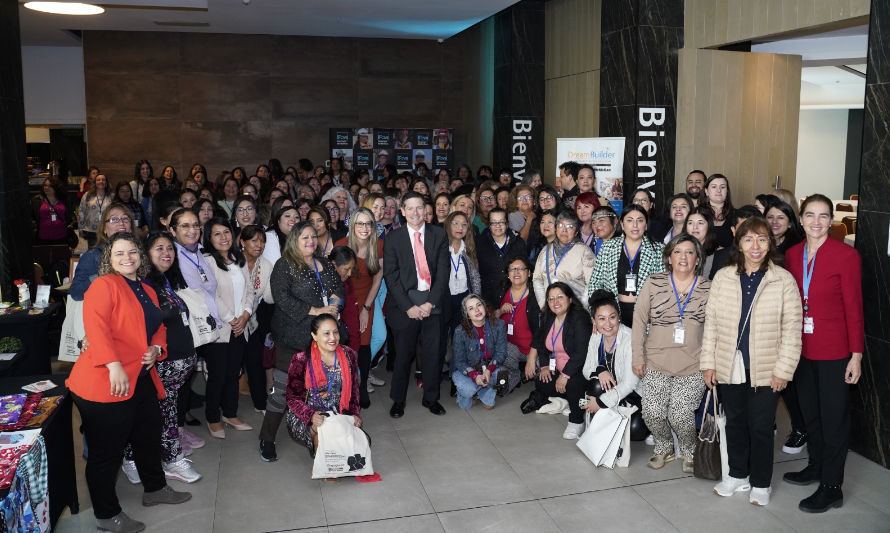 C22 T1: "DreamBuilder y maneras de fomentar el desarrollo laboral de las mujeres"