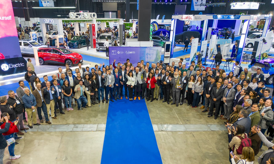 Acuerdo Público Privado por la Electromovilidad en feria Experiencia E.