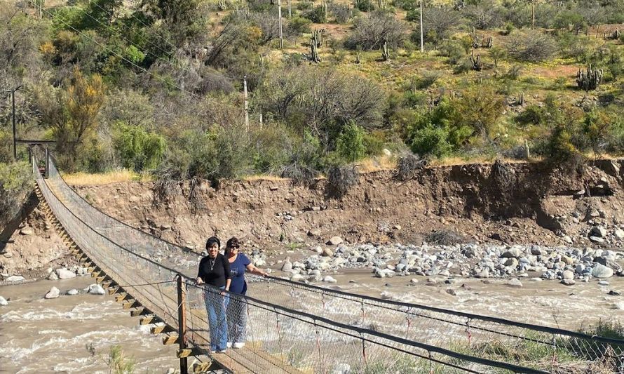 Vecinos de Puntilla del Viento y Río Colorado-Los Peumos cuentan con renovados puentes cimbra 