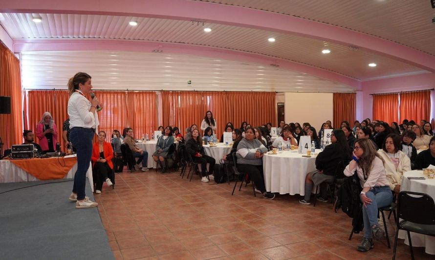 Con emotivo encuentro alumnas de la Escuela de Mujeres Líderes de Codelco Distrito Norte continúan su formación