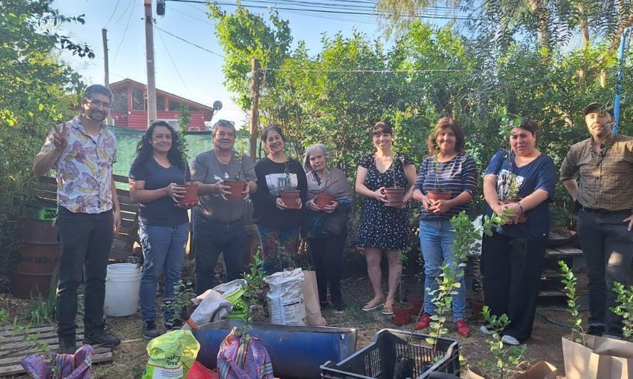 Vecinos de Chacabuco y del Camino Internacional participan en taller de abonos orgánicos 