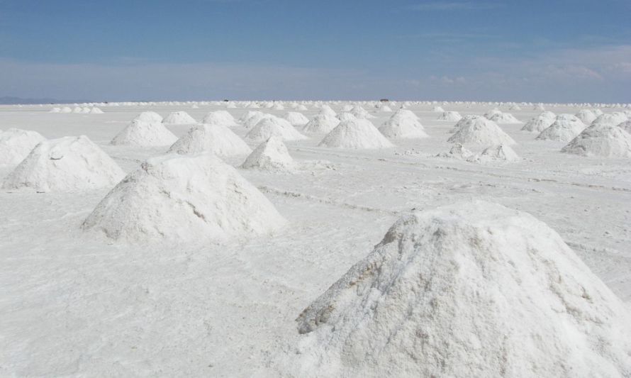 Gremios mineros reaccionan a firma de Codelco con SQM para desarrollo de Salar Futuro