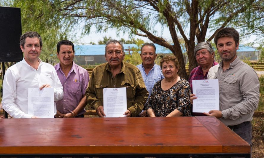 Firma de acuerdo histórico beneficia a Asociación de Agricultores de Calama