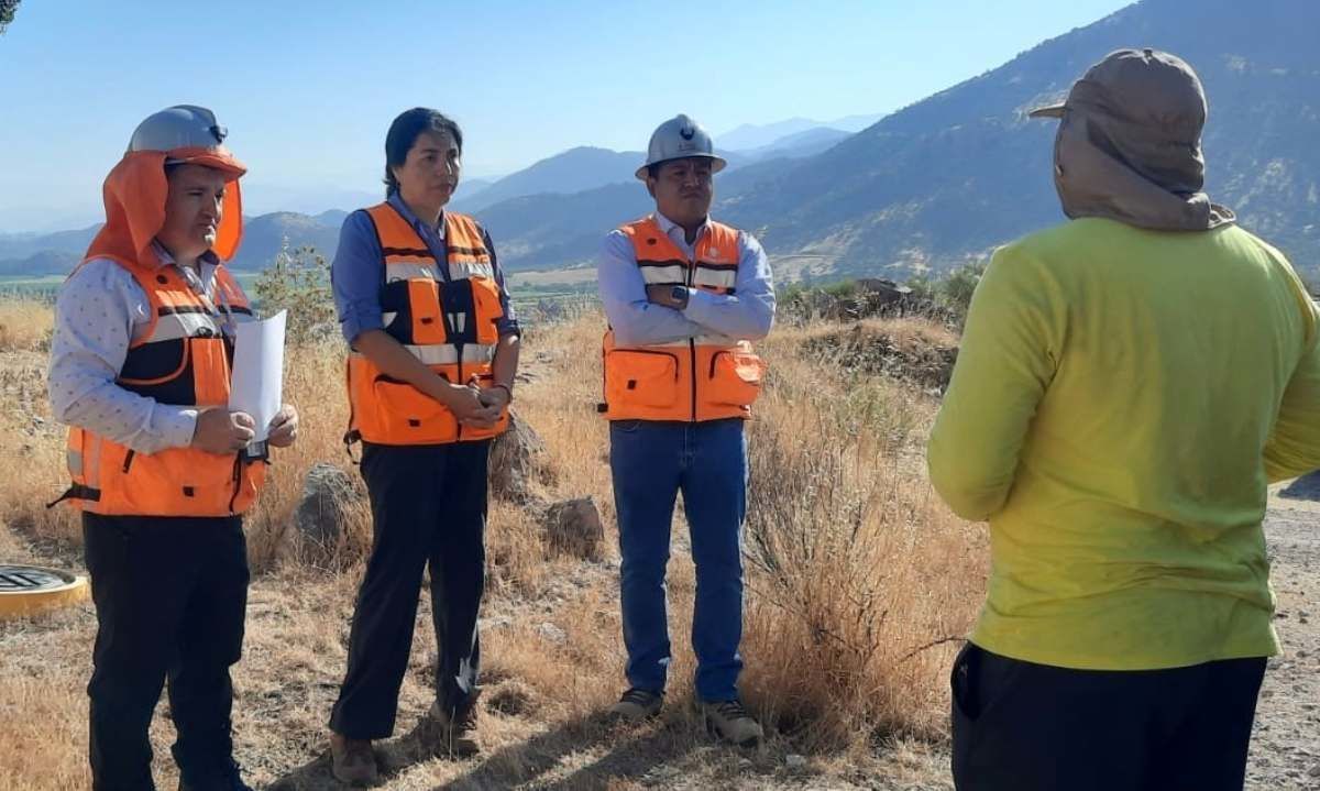 Mineros de Pelequén reciben ayuda de Codelco para limpieza de sus faenas