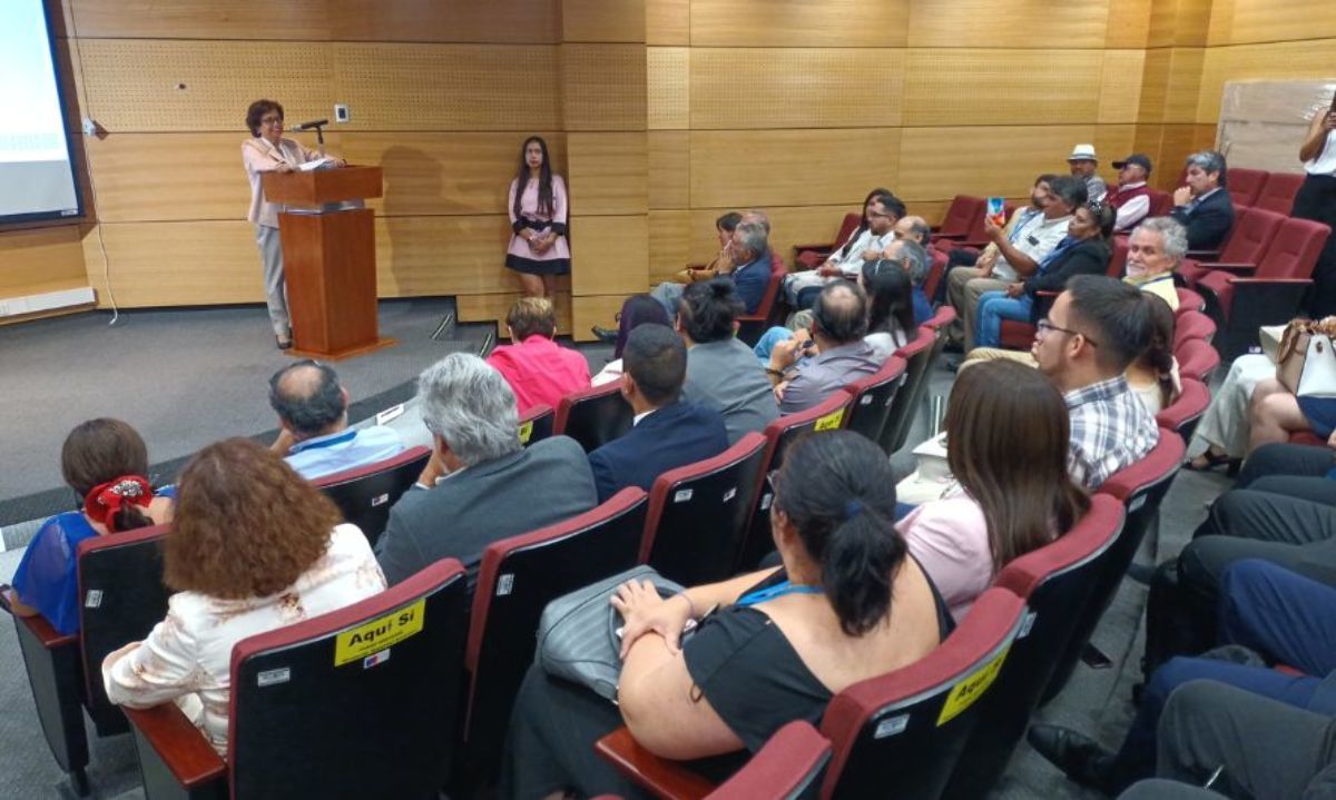 Ministra Williams presenta Ventanilla Minera a pequeñas y pequeños productores de Antofagasta