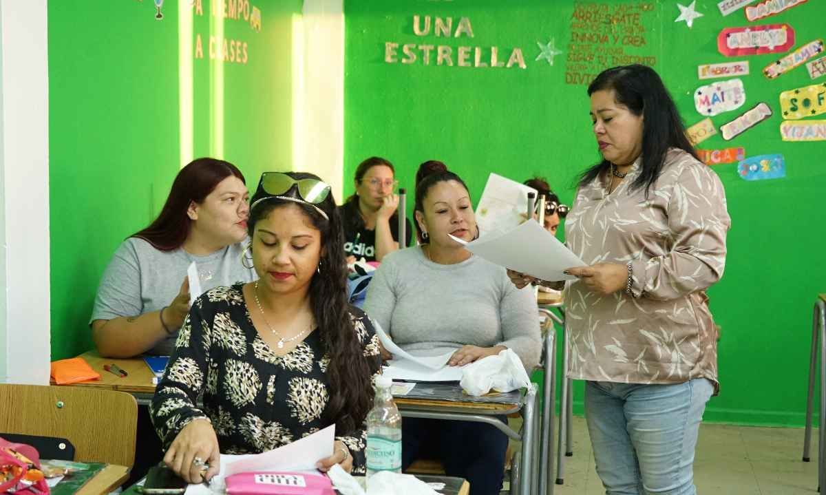 75 adultos con estudios inconclusos podrán terminar la enseñanza media con ayuda de Minera El Abra