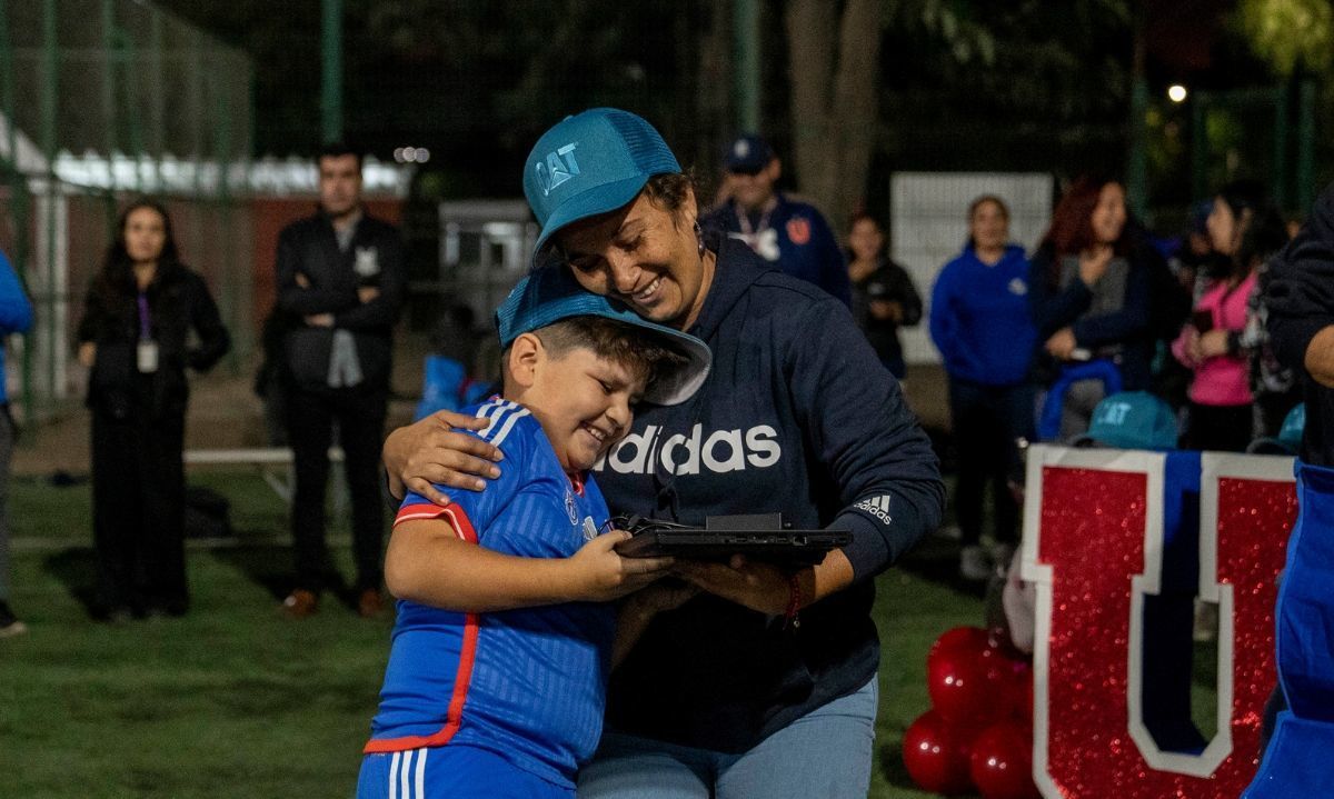 Construyendo sueños: Finning apoya la formación de niños y niñas en Pudahuel donando computadores