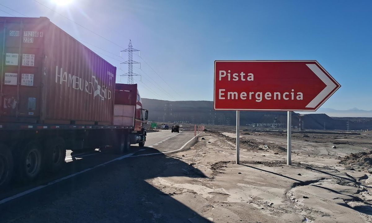 División Chuquicamata mejora seguridad vial con la habilitación de pistas de emergencia en ruta a Tocopilla