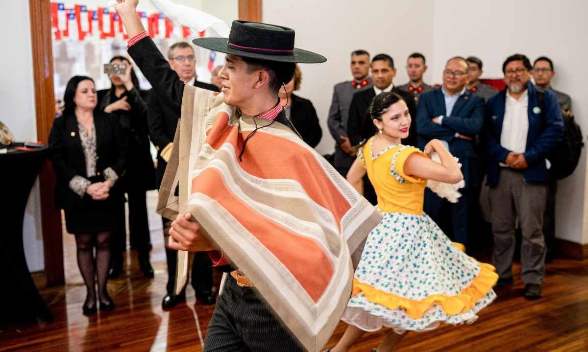 Descubriendo las Fiestas Patrias: Sala de Arte Casa Collahuasi da la bienvenida a las tradiciones patrias
