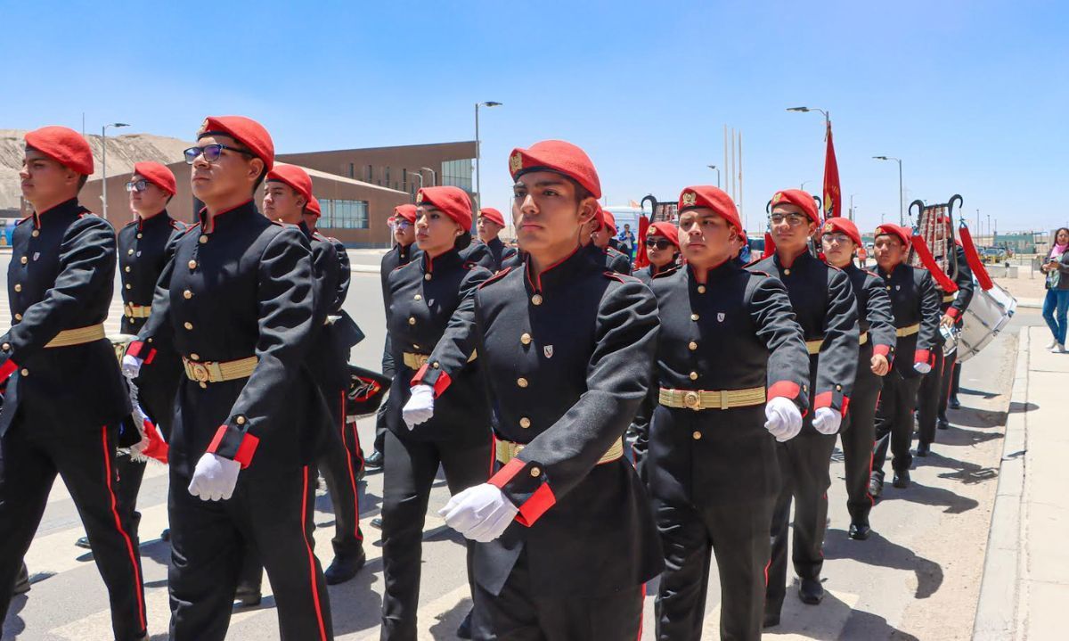 Ministro Hales realizó jornada de reconocimiento a “Boinas Rojas” 