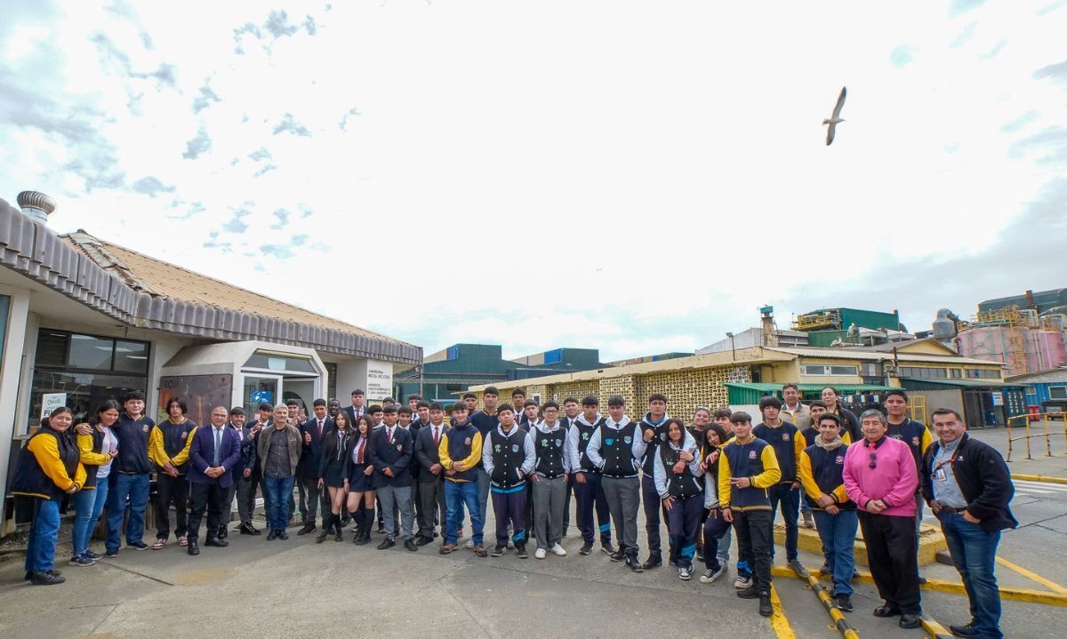 Codelco División Ventanas recibió a futura generación de programa “Técnicos del Futuro”