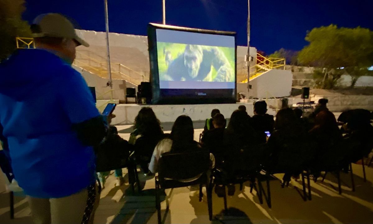 Cine Bajo las Estrellas y la zumba reunió cientos de familias de El Salvador