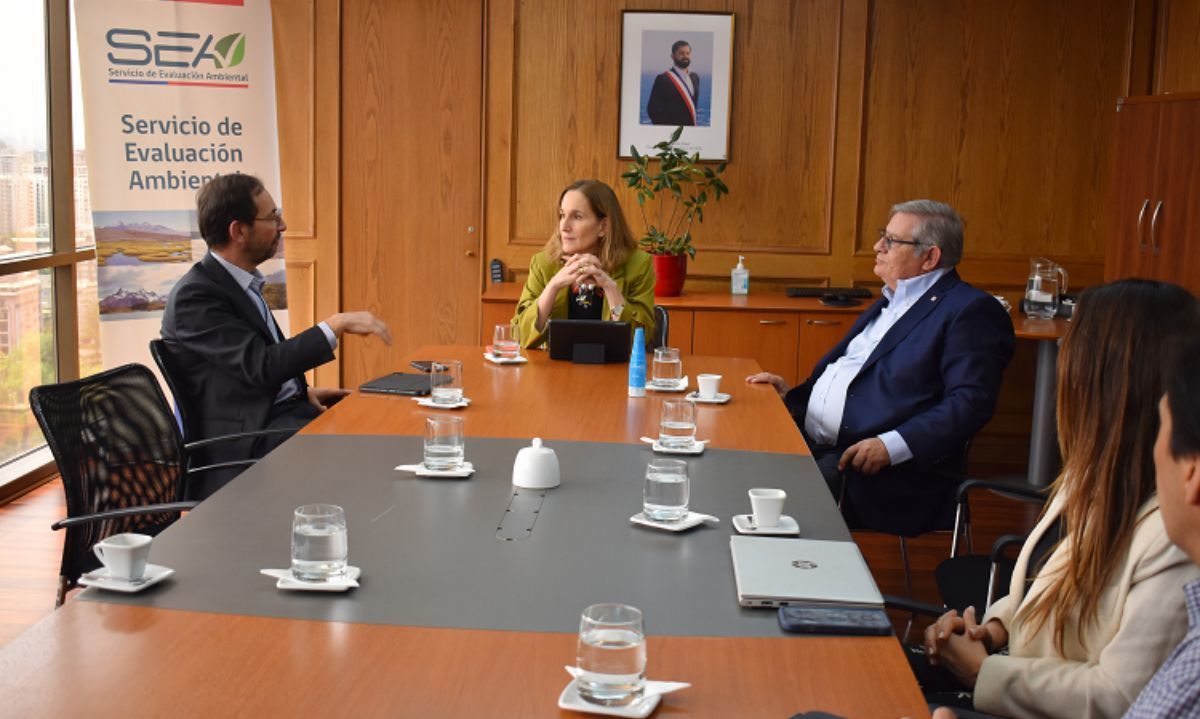 Máximo ejecutivo mundial de la ISO se reunió con la directora del SEA