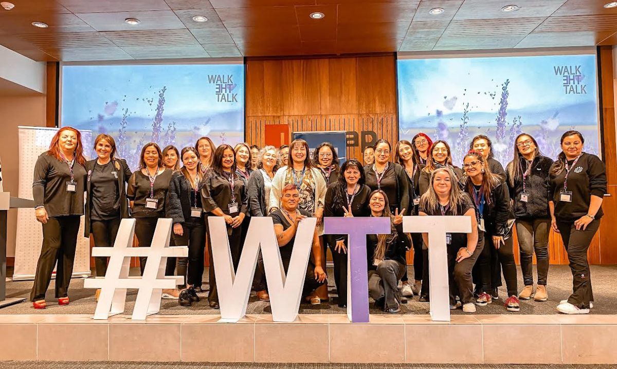 Presentan programa para convertir a mujeres de la región de Los Ríos en líderes para la transición energética