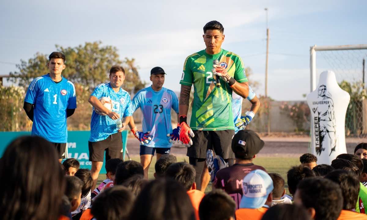 Futbolista iquiqueño Brayan Cortés impartió clínicas deportivas a niños de la comuna de Pica