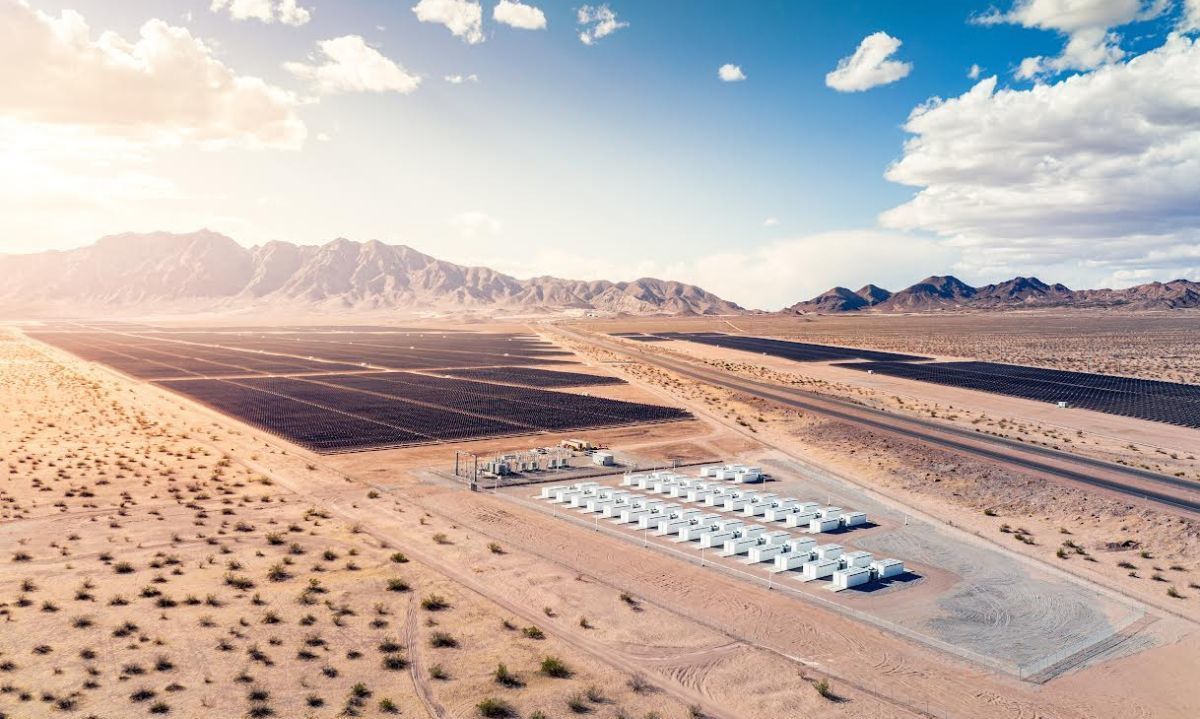 Colbún y Tesla firman contrato para suministro de baterías por 228 MW para proyecto Celda Solar en Camarones