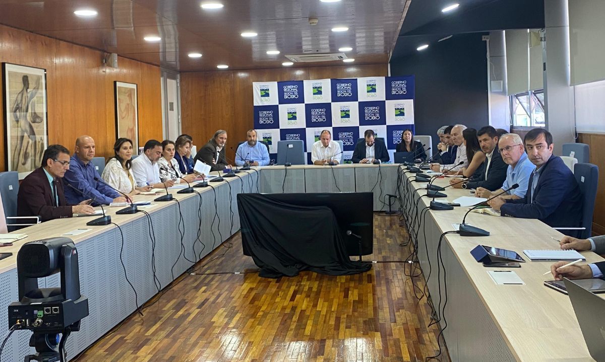 Ministro de Economía sostiene encuentro con empresas exproveedoras de Huachipato
