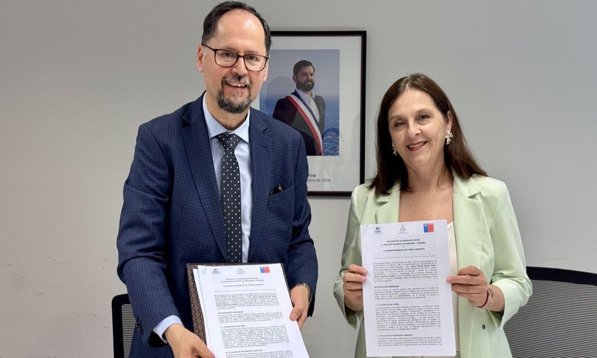 SMA y Sernageomin firman convenio para fortalecer la coordinación y el intercambio de información